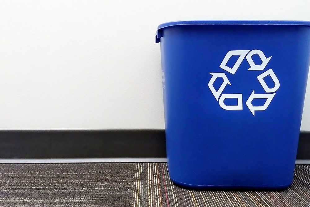 Glass bottles and used tissues Which goes into the blue recycling bin? C3A